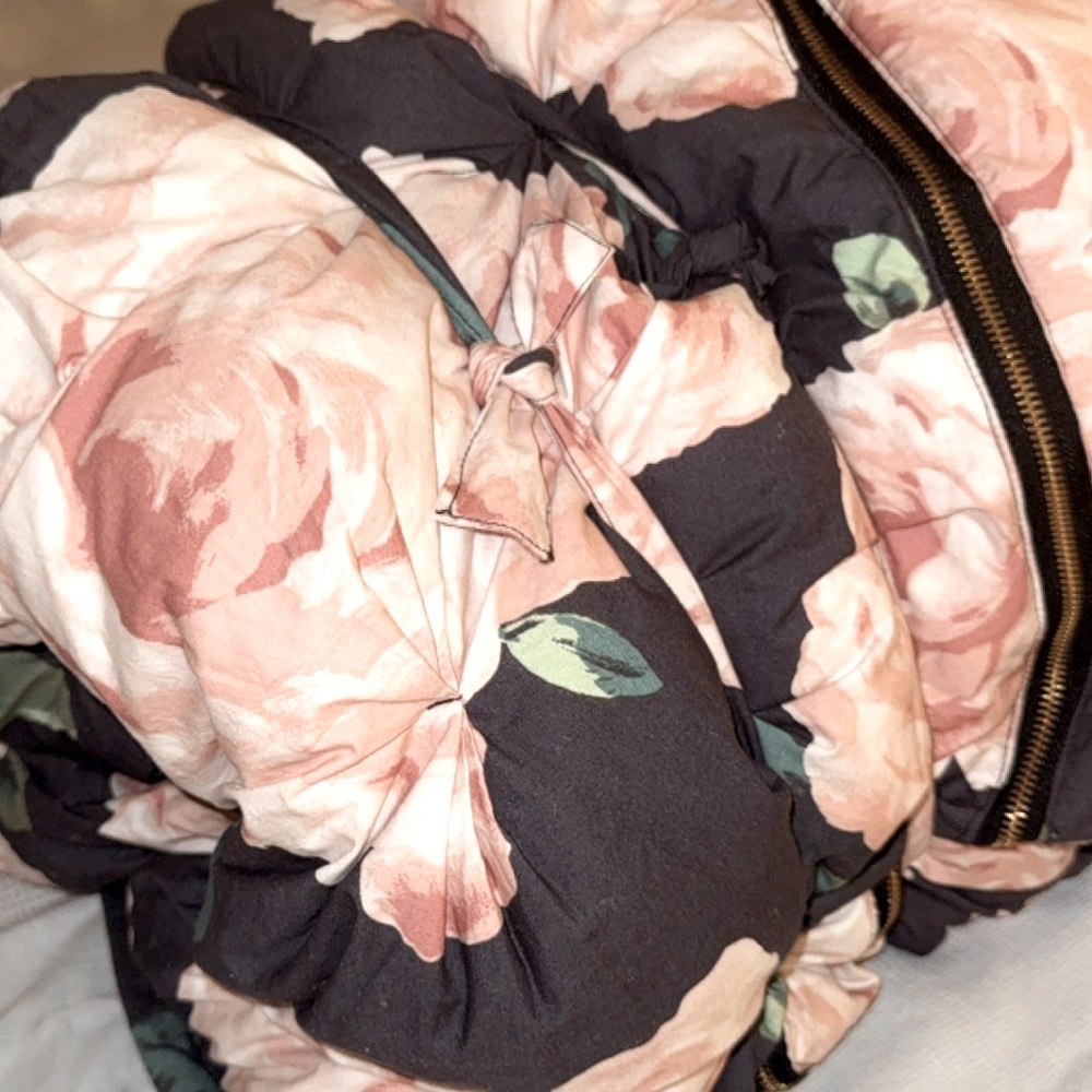 Pottery Barn Teen Emily Meritt Bed of Roses Black white stripe sleeping bag NEW - Picture 9 of 14
